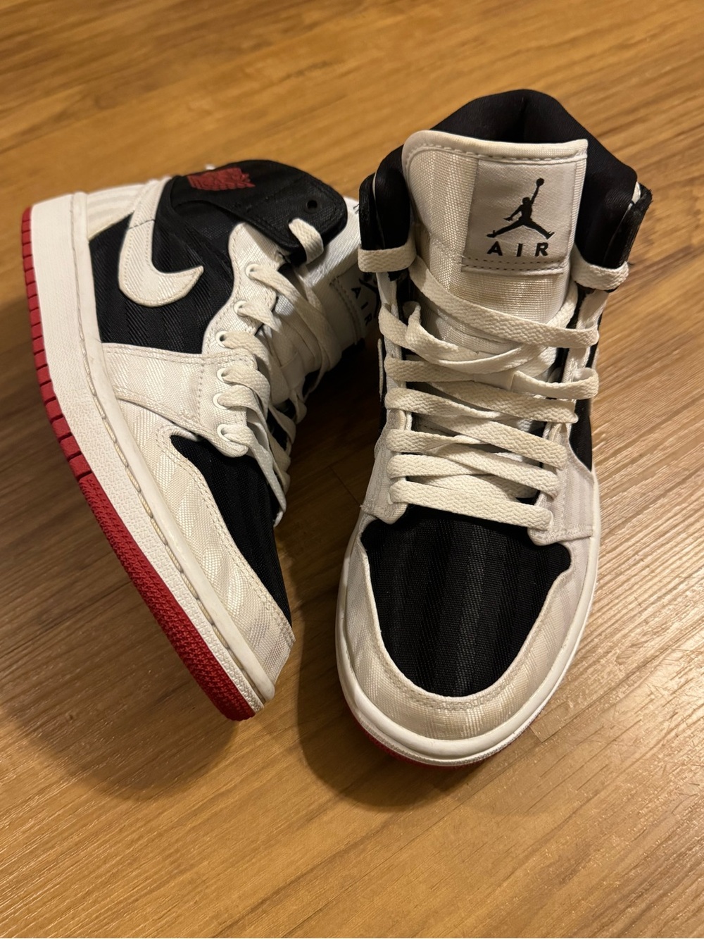 Air Jordan 1 Mid SE Utility 'White Black Gym Red'